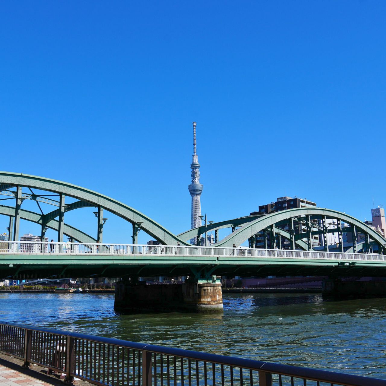 厩橋のピカソみたいなトイレを、旅のアルバムに加えよう!