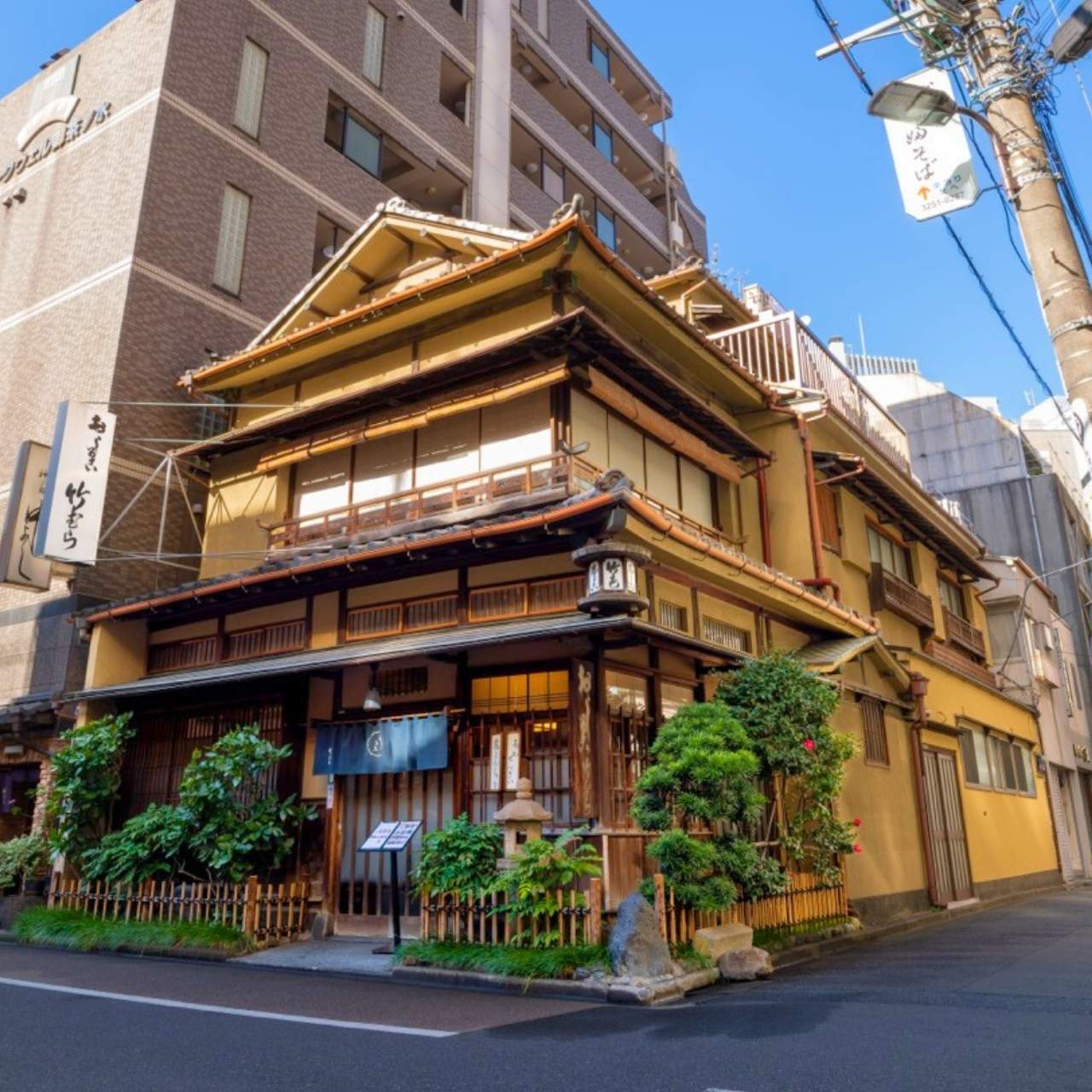 昭和5年から紡がれてきた甘味の歴史。竹むらの軒行燈をカメラに収めよう!