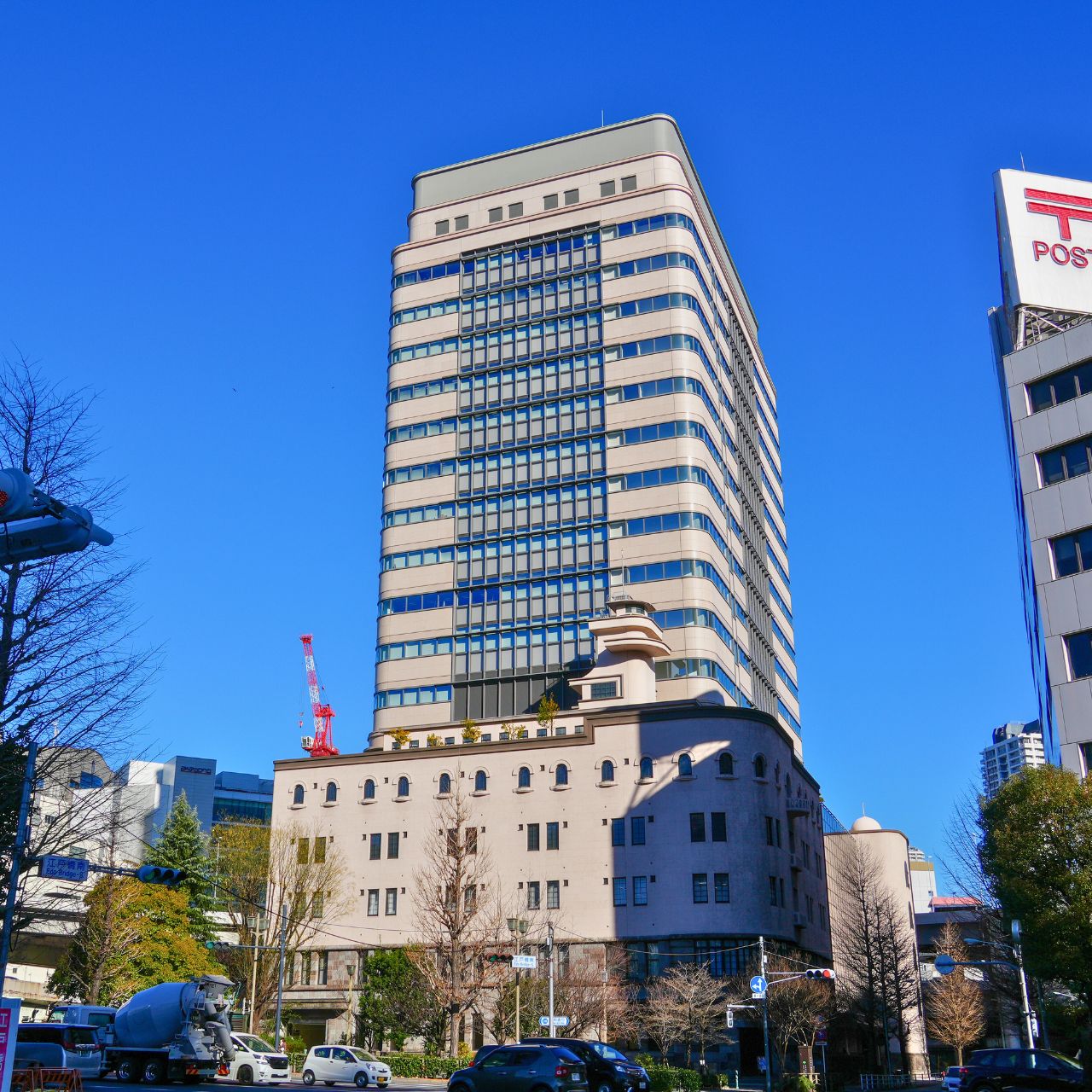 外壁にある、今は使われていない大きな扉は横並び?縦並び?調査しよう!