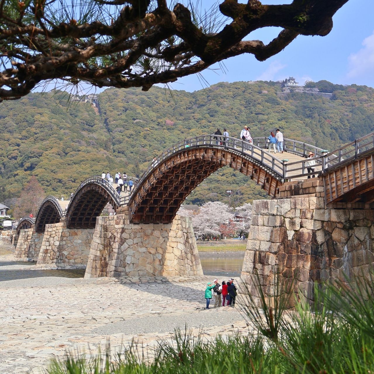 まるでアトラクション？ 5連アーチの日本三名橋｜TripQuest