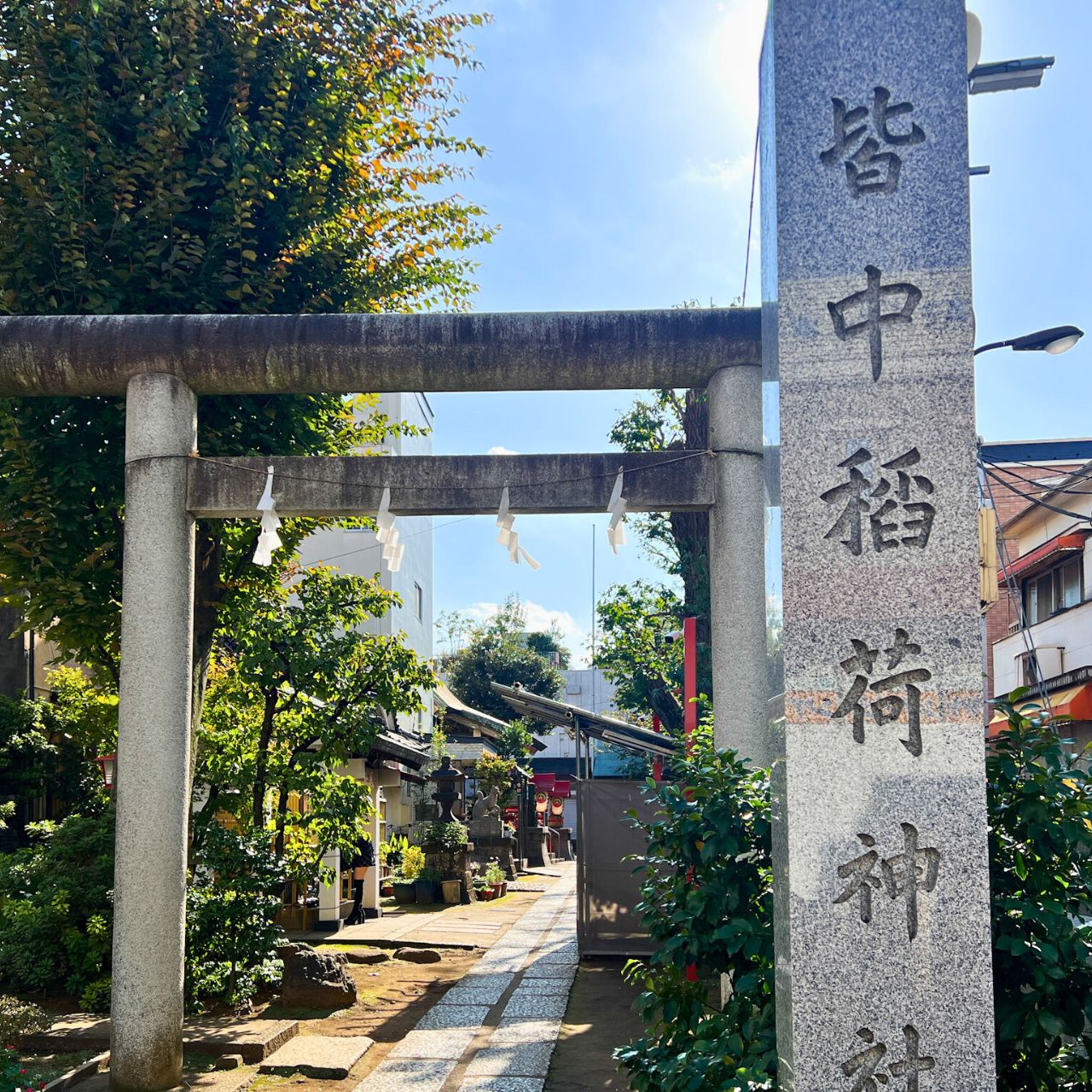 コンサートチケットの当落祈願に！「皆中稲荷神社」の鳥居を撮影しよう