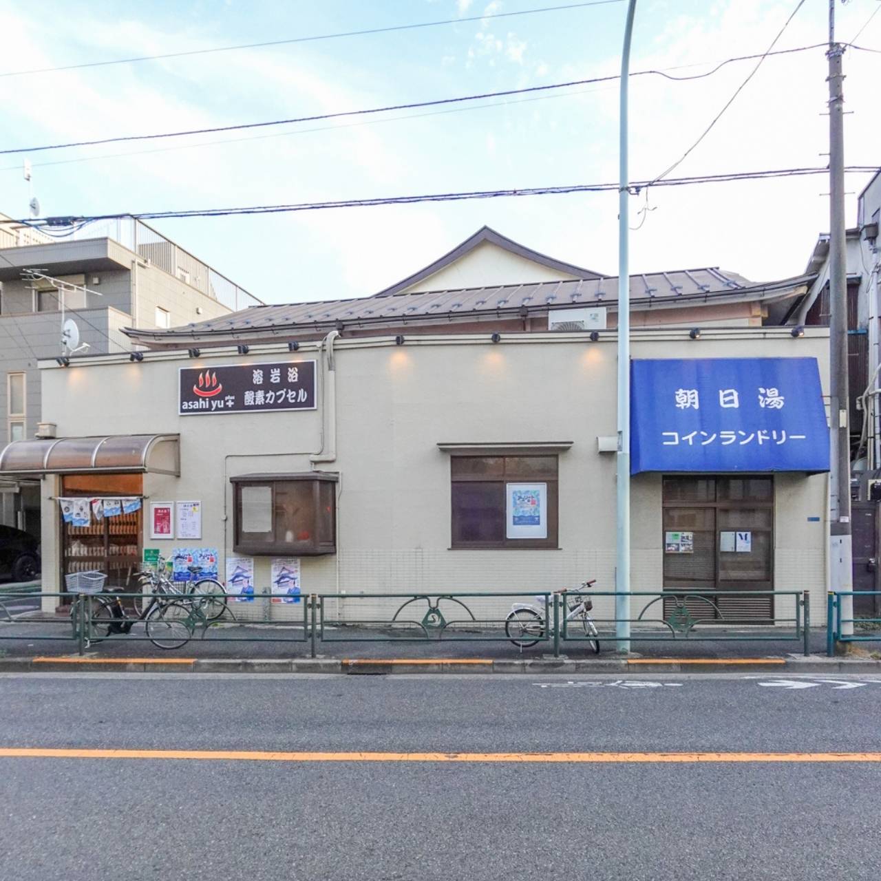谷中のまち角、90年続く“熱めの正統派”