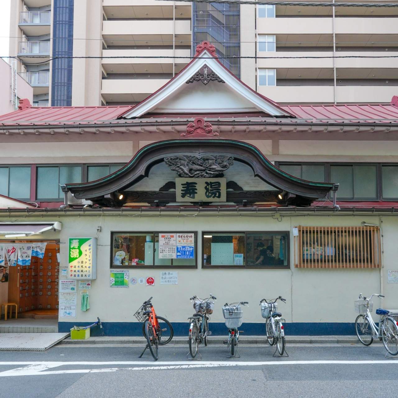 昭和の趣き漂う、上野の露天リゾート