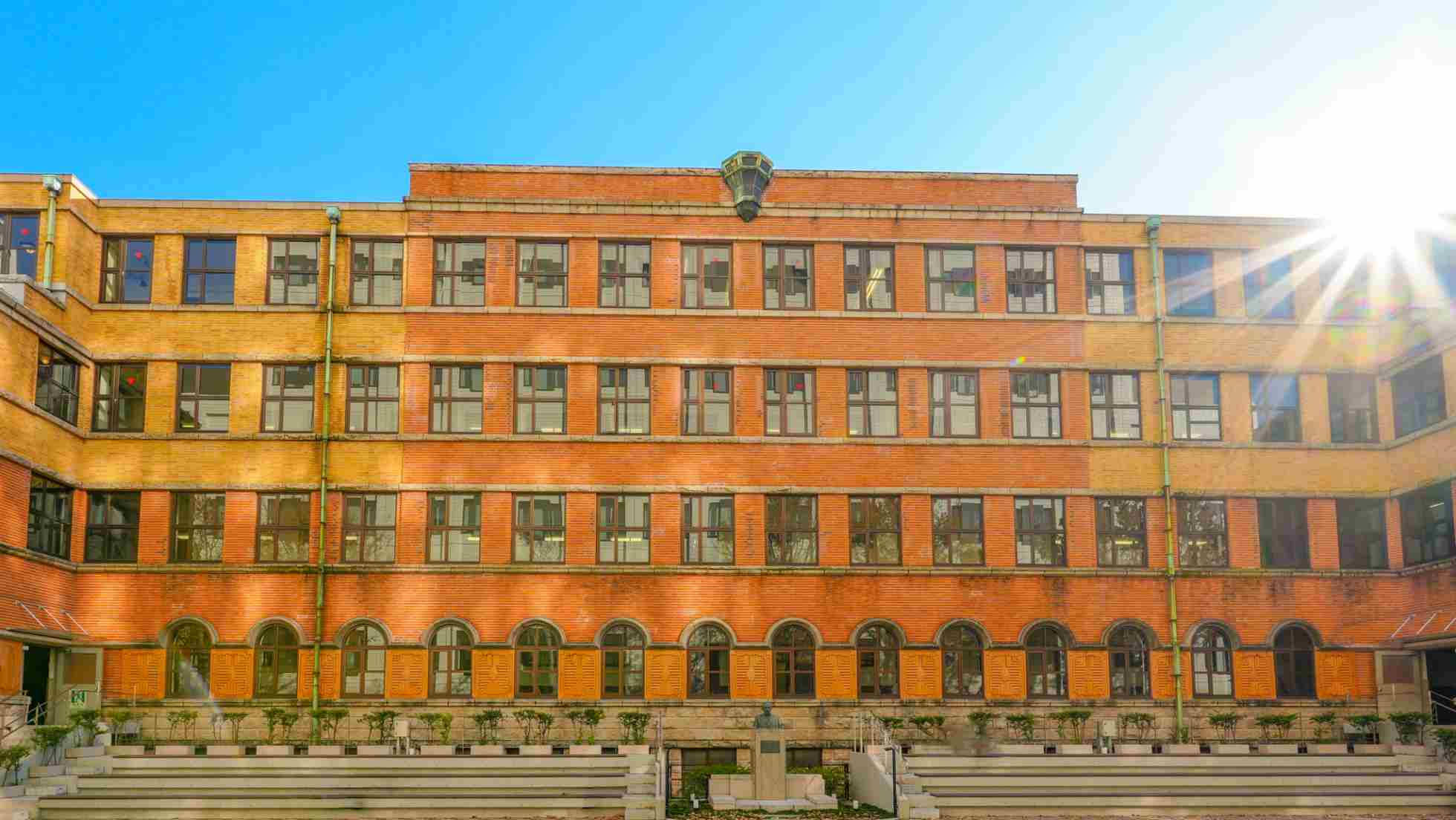 上智大学一号館」