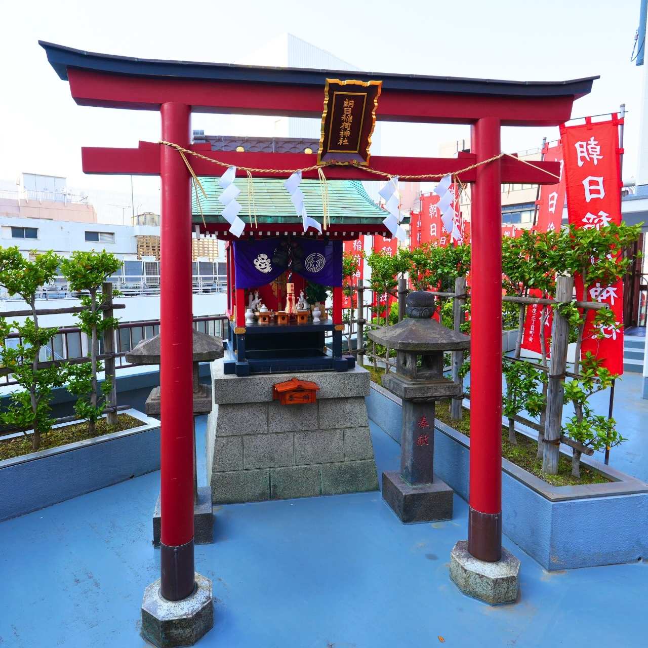 銀座のビルの屋上 朝日稲荷神社を見つけよう!!
