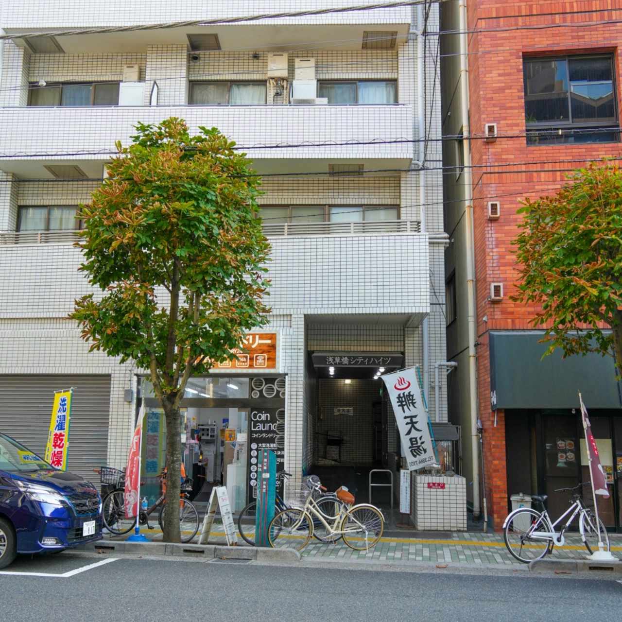 弁天の社が見守る昔ながらの湯