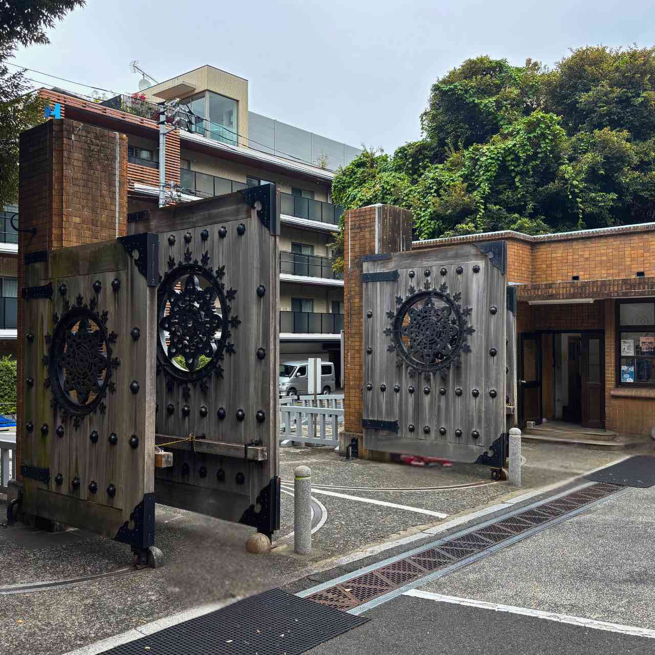 ただの通用口。されど東大の誇り。