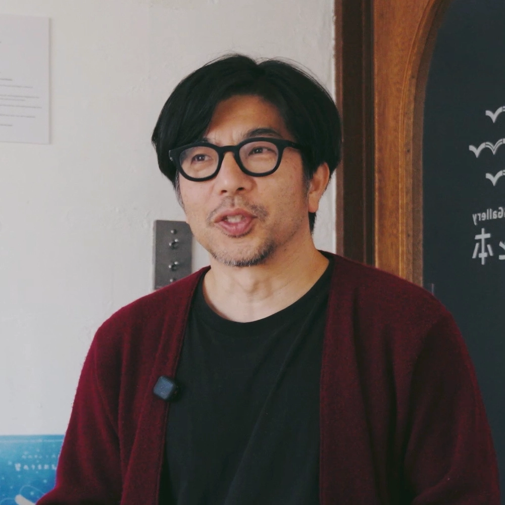 鎌田啓佑さん/「Books & Gallery 海と本」店主