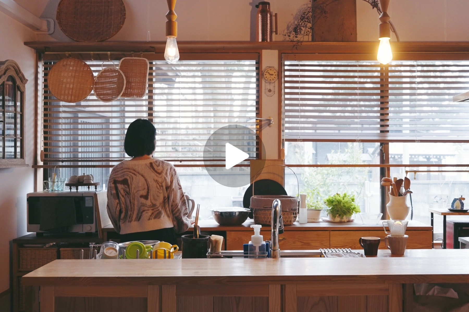 【前篇動画】築100年・古民家暮らし8年目｜寒仕込みの自家製味噌。双子の子どもたちが駆け回る、昼下がり。建築士・笠井沙織さんにとっての、豊かさ
