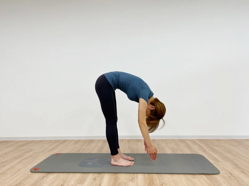 柔軟をする女性