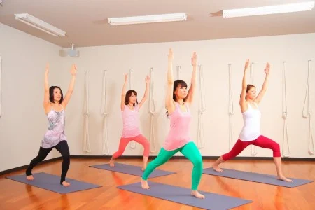 負担をかけずにヨガで骨盤周りを強化する