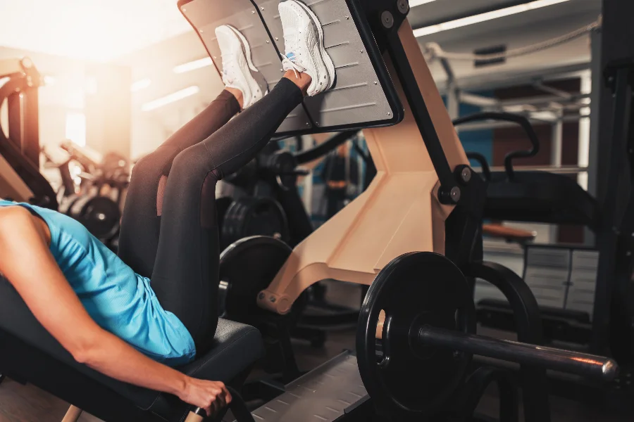 レッグプレスなどのマシンでの筋トレが効果的だとされています
