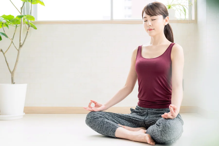 ストレスを発散させるには、ヨガやピラティスなどもおすすめです