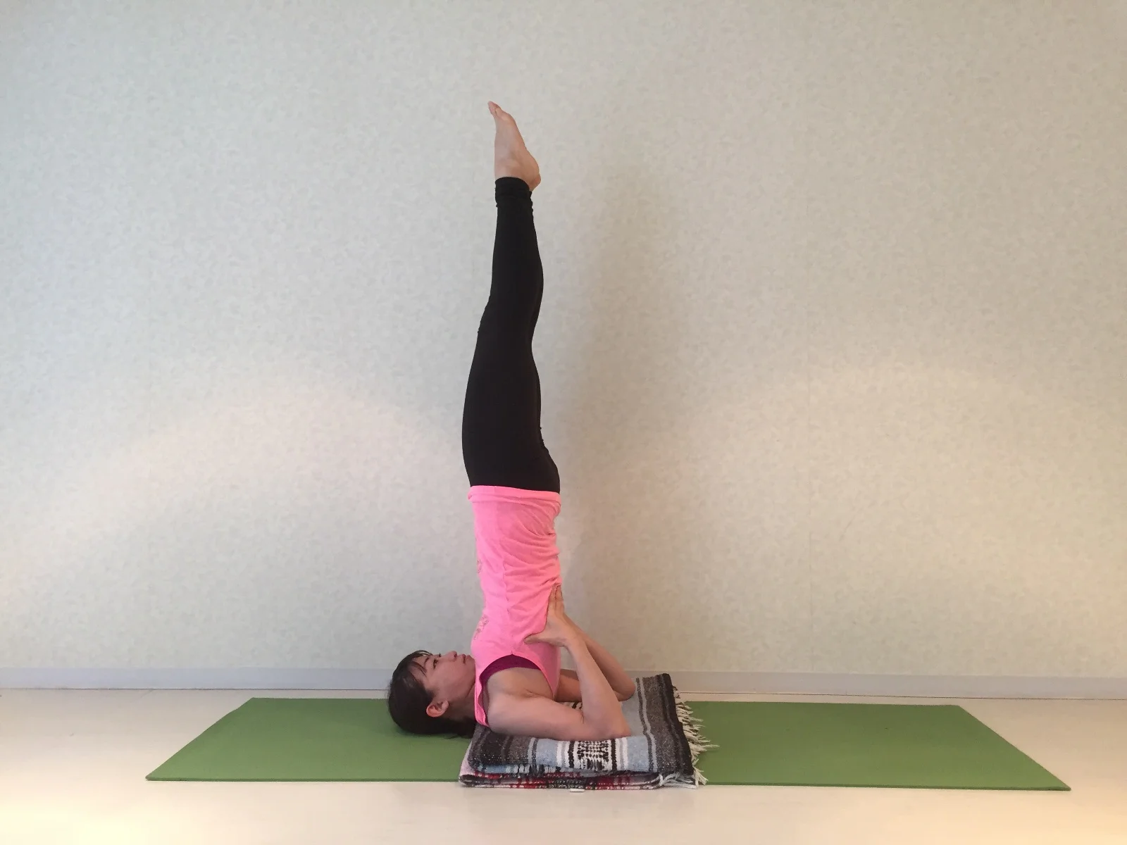 ヨガで肩立ちのポーズをしたらどんな効果があるの?