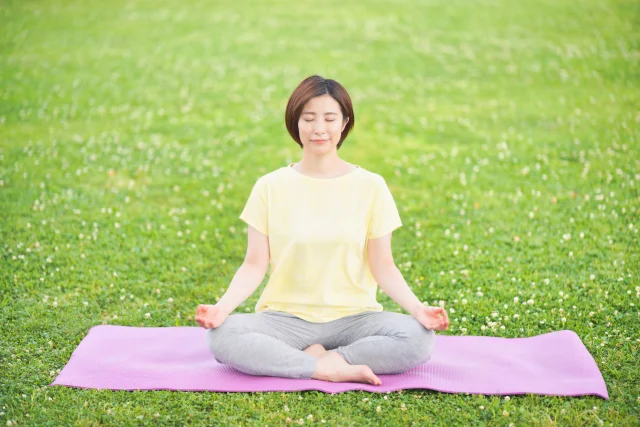 【徹底解説】ヨガ初心者が知っておくべき準備や基本ポーズをご紹介!