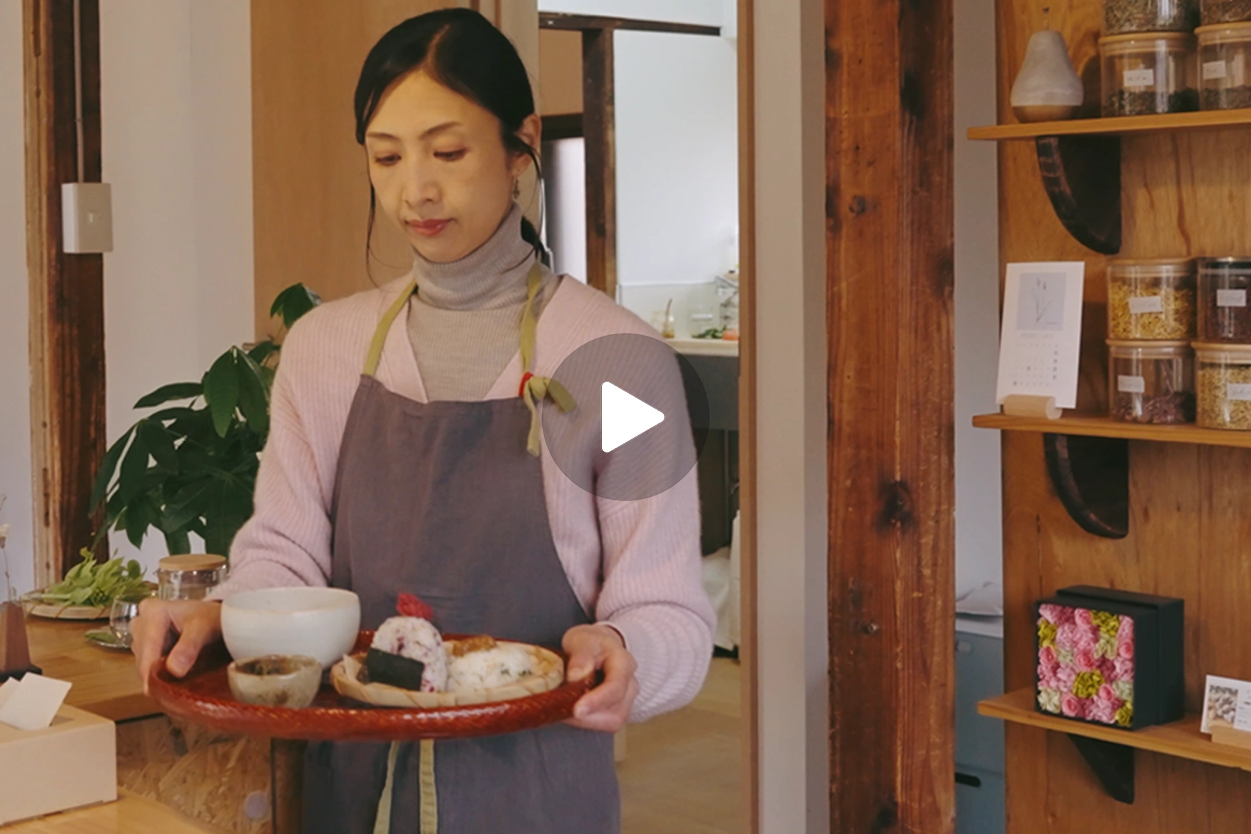 「今の自分」のためのハーブティー、だし麹を使ったおにぎりで一息。“自然体”を取り戻せる、高台の体験型カフェ『 ハーブと発酵のお店 木花 mocca』