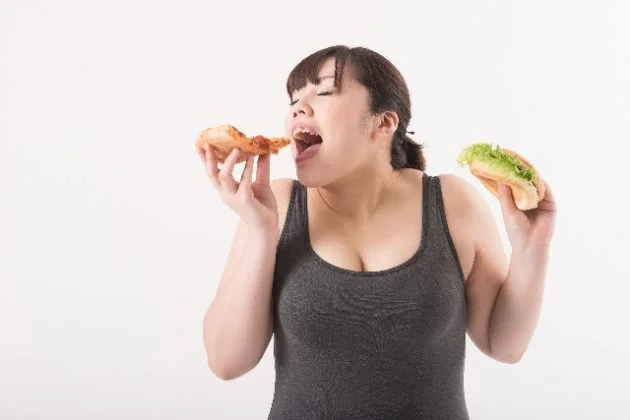 ヨガでダイエットをする際、食事に関する注意点は?
