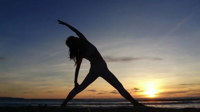 ホットヨガと水泳はどちらが痩せやすいですか?