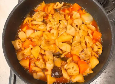 調理(調味料を入れる)