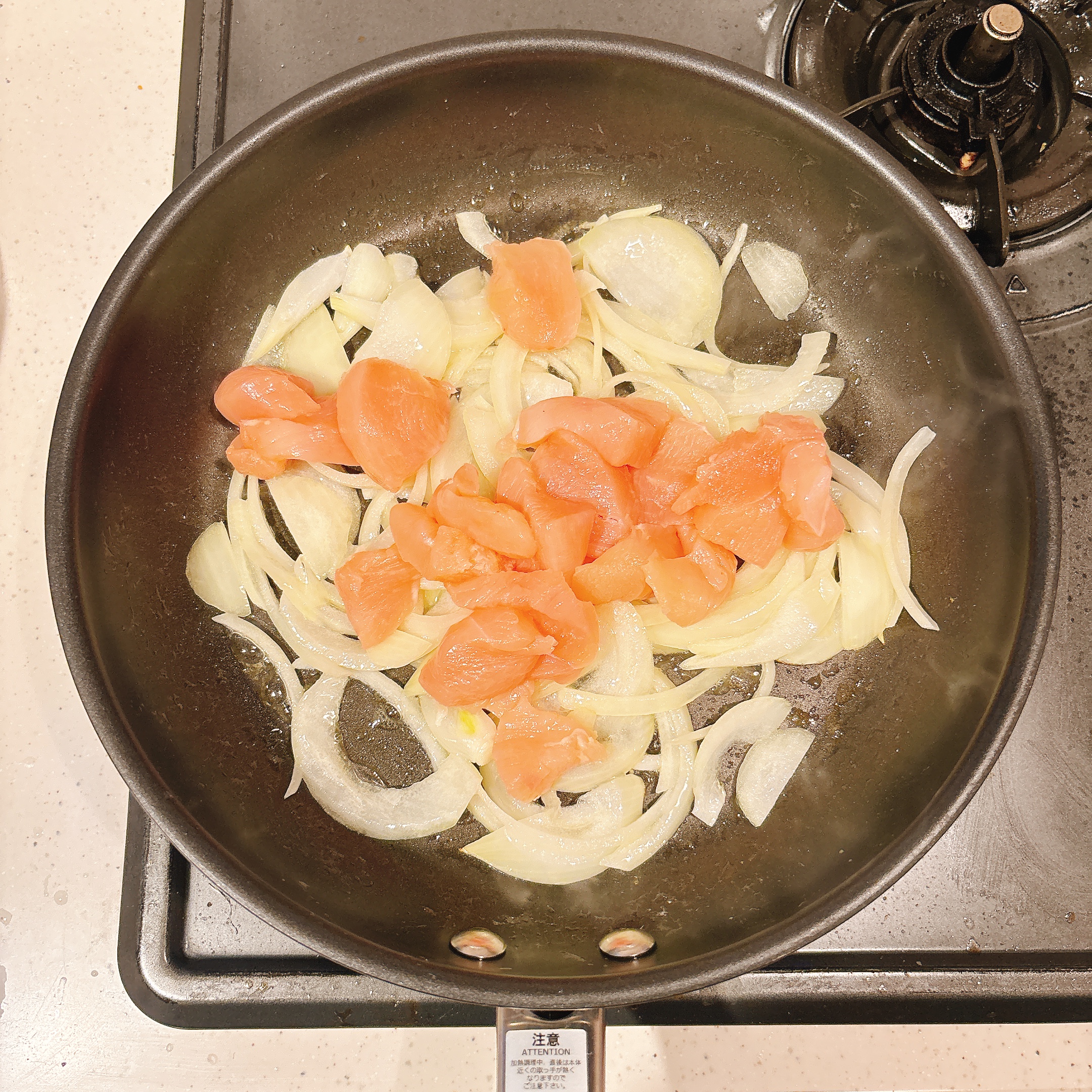 調理（鶏肉を入れる）