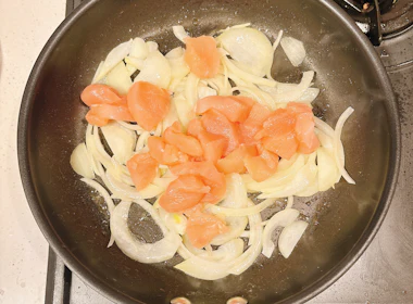 調理(鶏肉を入れる)