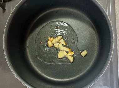 にんにくの香りを出す