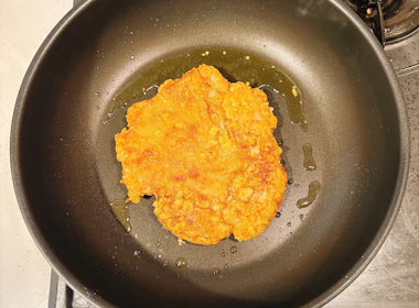 調理(鶏もも肉を焼く)