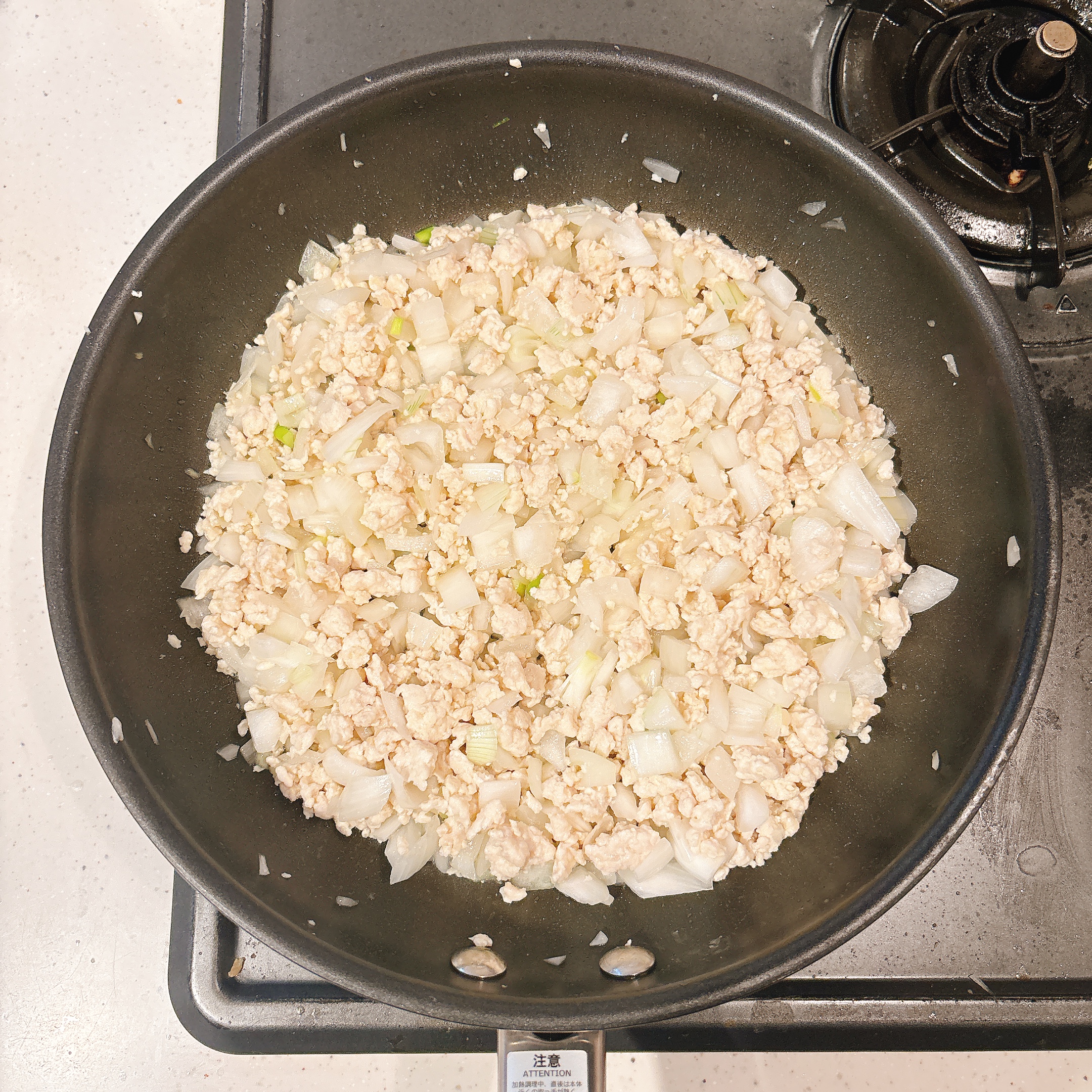 調理（玉ねぎを炒める）