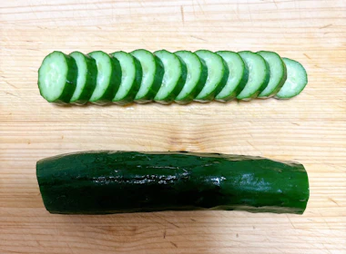 きゅうりを切る