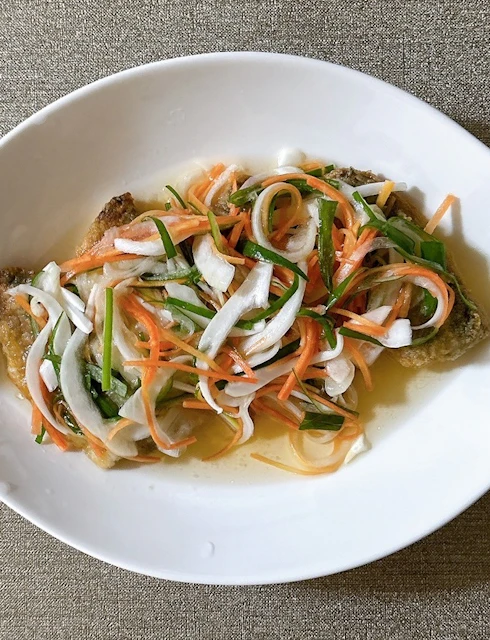 プロ直伝!揚げたての鯵が美味しい新玉南蛮漬け