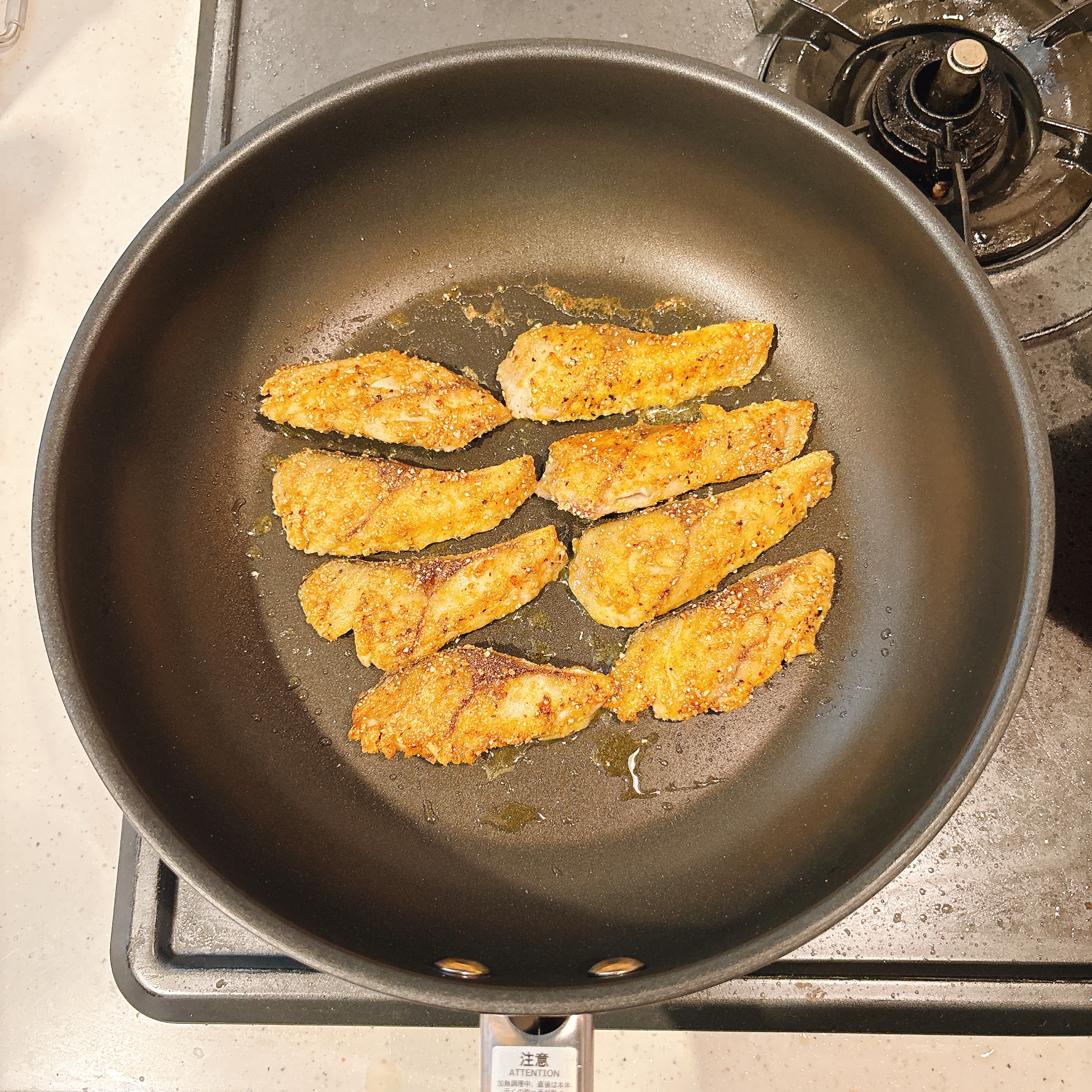 調理（鯖を焼く）