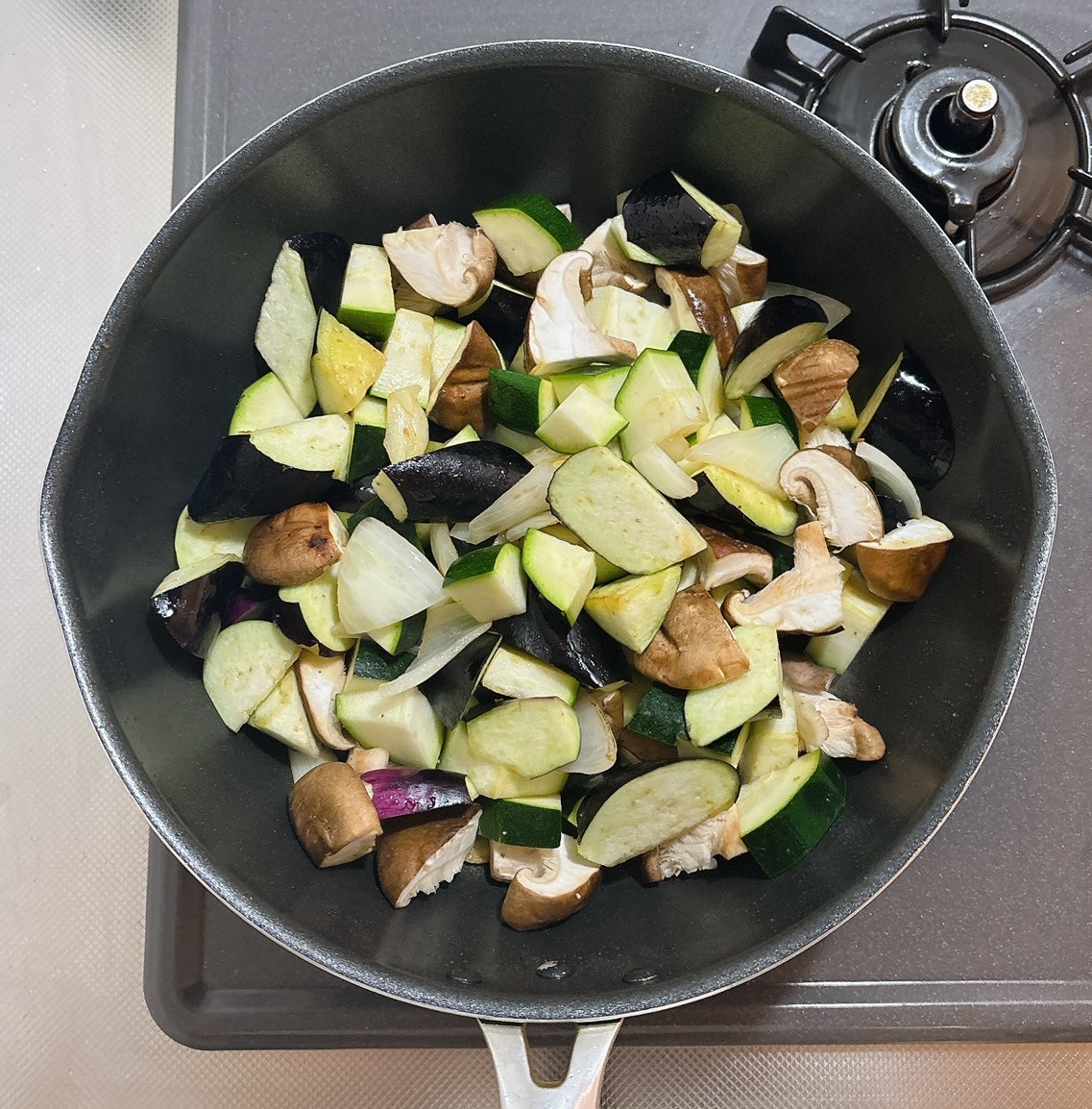 調理（野菜を炒める）