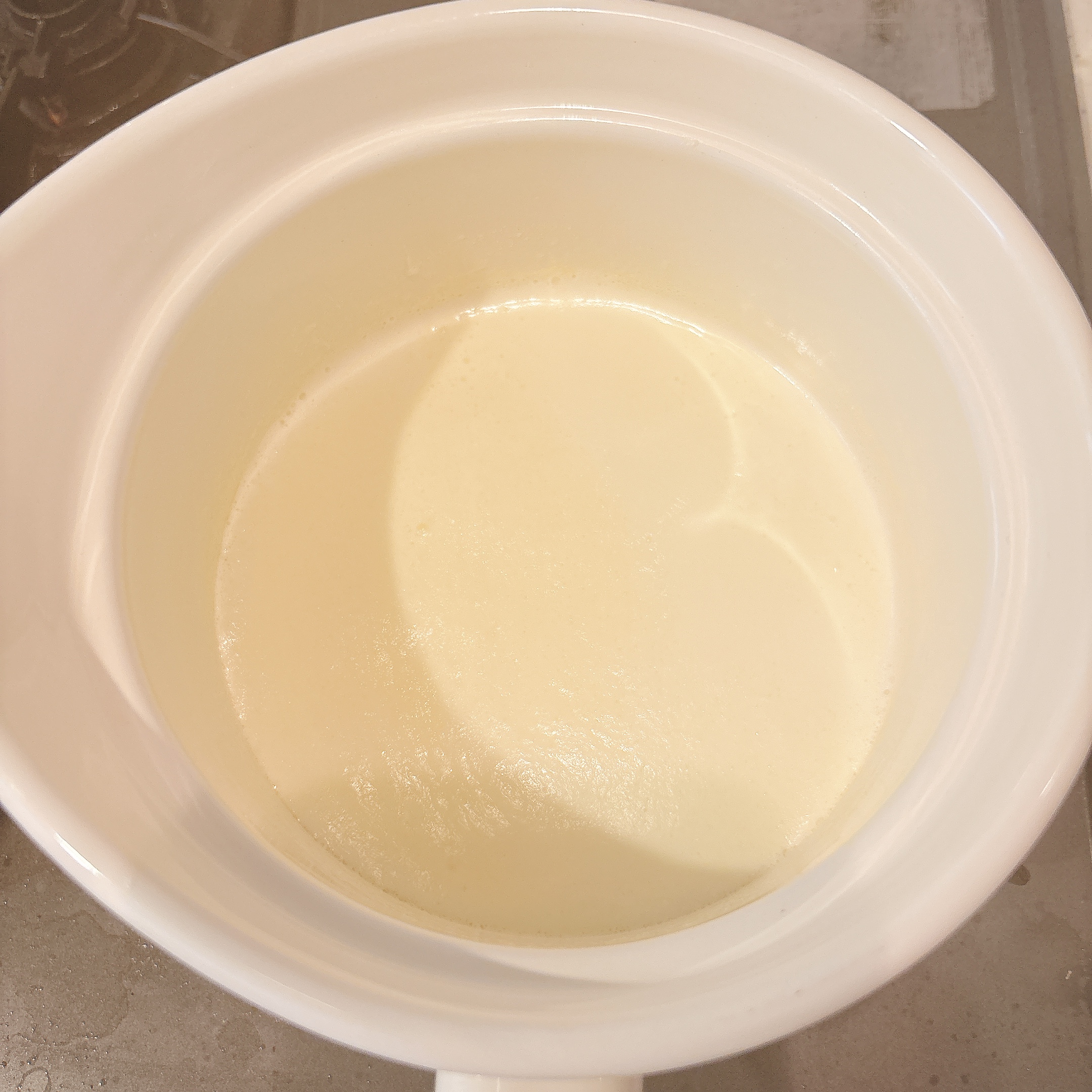 下ごしらえ（生クリームと牛乳）