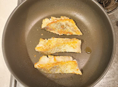 調理(鱈を焼く)