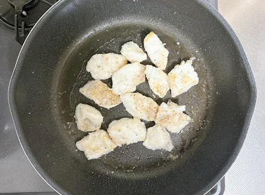 調理(鱈を焼く)