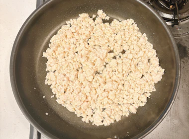 調理(鶏ひき肉を炒める)