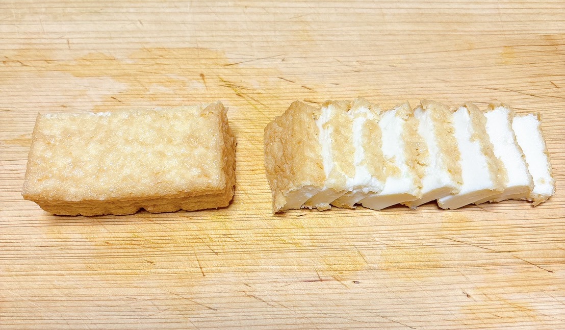 厚揚げを切る
