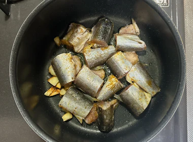 調理(白身魚を焼く)