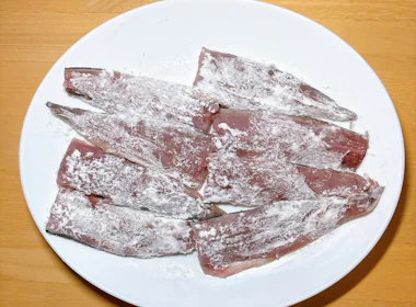 片栗粉をまぶす