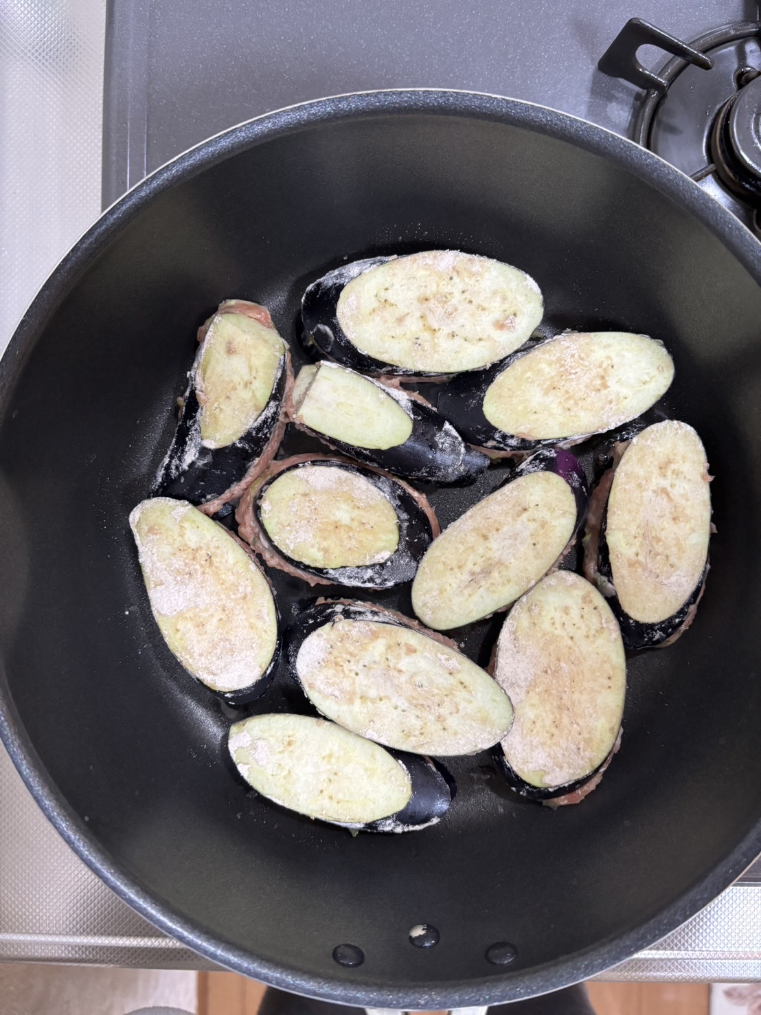 調理（ナスを焼く）