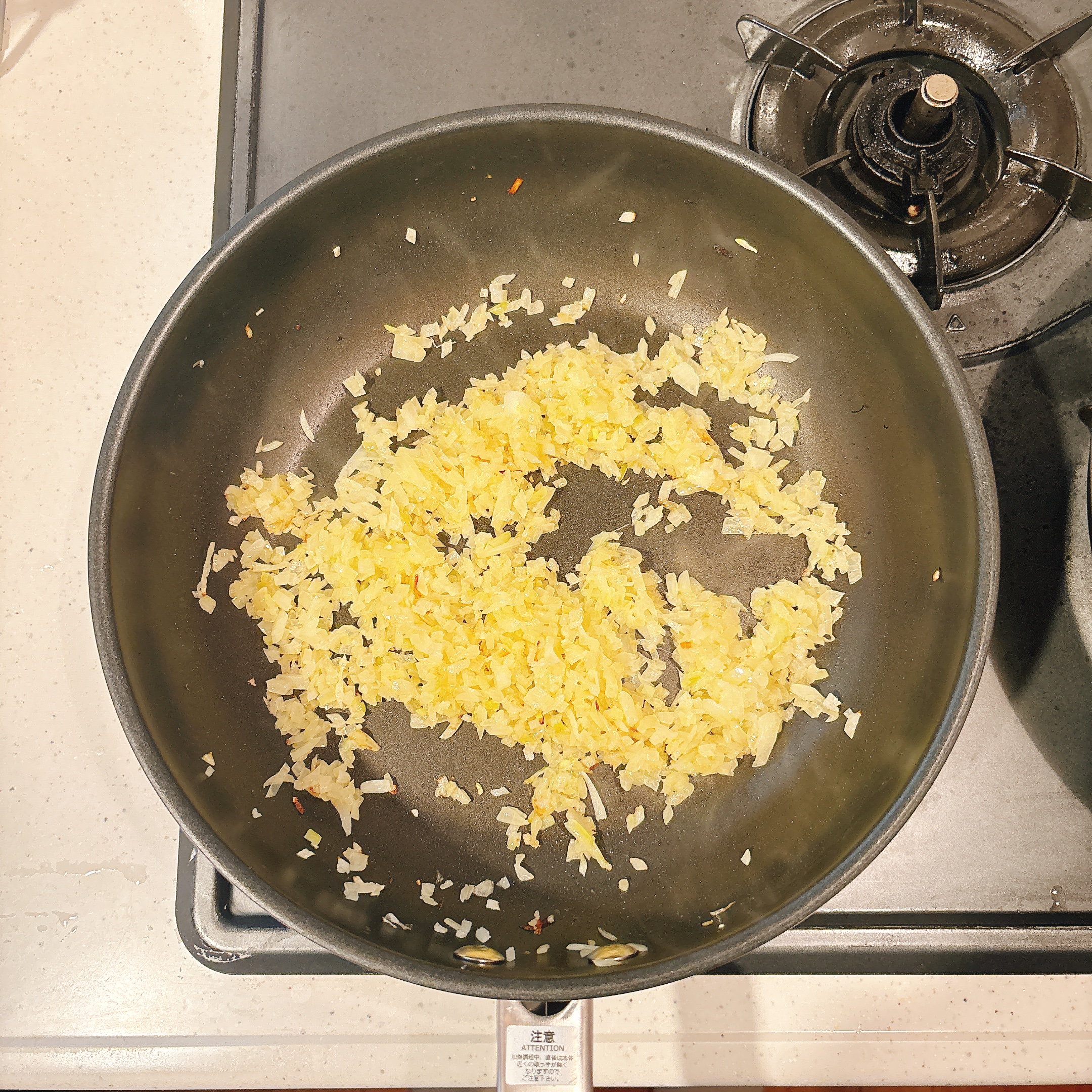 下ごしらえ（玉ねぎを炒める）
