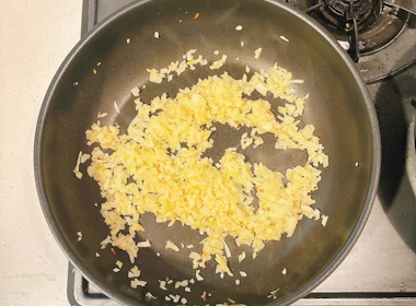 下ごしらえ(玉ねぎを炒める)