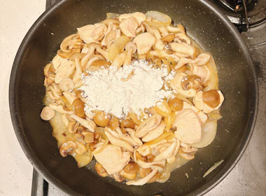 調理(薄力粉を入れる)