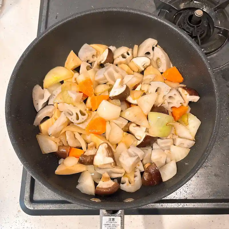 調理（具材を炒める）