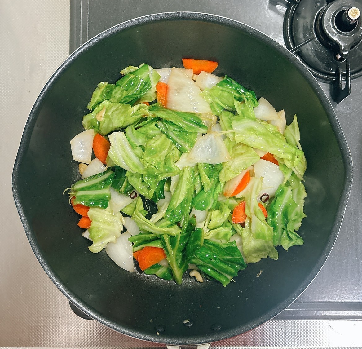 調理（野菜を炒める）