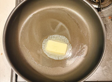 調理(バターを入れる)