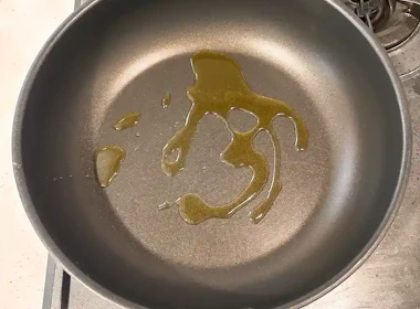 調理(油をいれる)