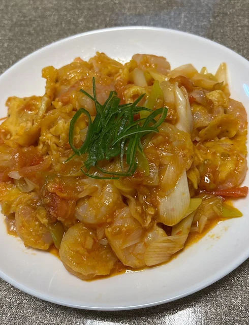 15分で完成!プリプリ海老とトマトの簡単中華炒め