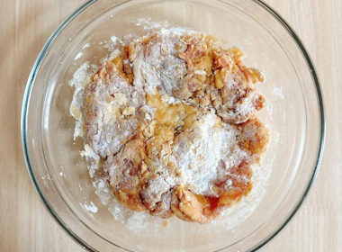 下ごしらえ(鶏もも肉に下味をつける)