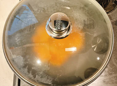 調理(蒸し焼きにする)